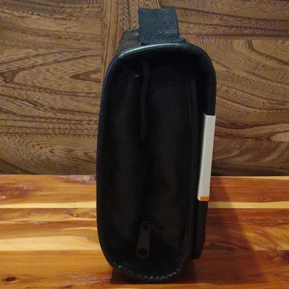 New Levi Strauss Dockers black faux leather tri-fold 4 pocket hanging travel kit - Picture 2 of 7